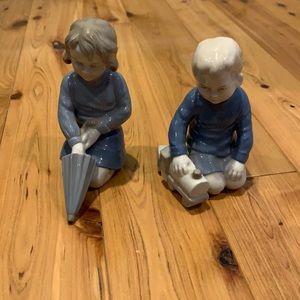 Set of 2 porcelain figures